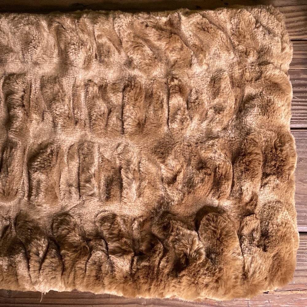 Pottery Barn Cuddly Luxuriously Rich Faux Fur Ruched Brown Lumbar Pillow Cover - Picture 6 of 16